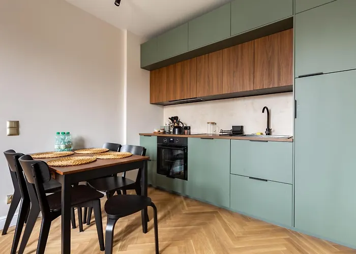 Nowy Port Deluxe By Bookinghost