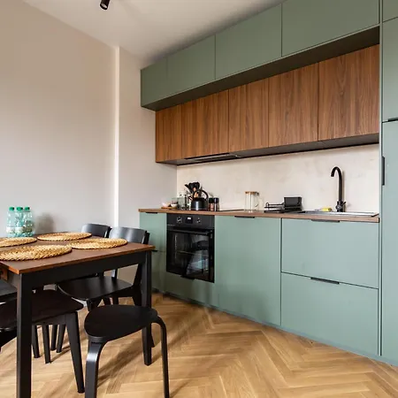 Nowy Port Deluxe By Bookinghost