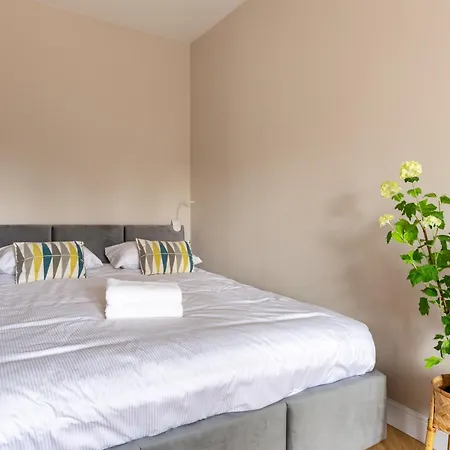 Nowy Port Deluxe By Bookinghost