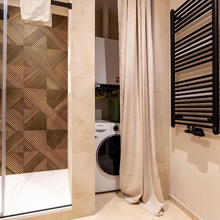 Nowy Port Deluxe By Bookinghost *