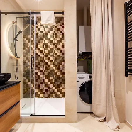 Nowy Port Deluxe By Bookinghost