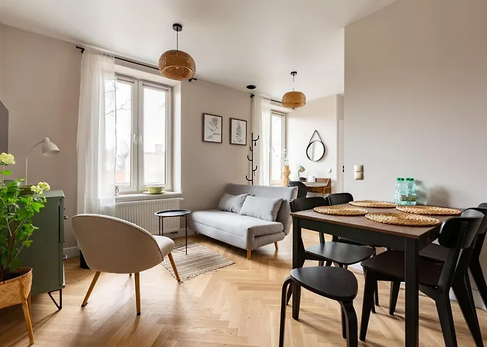 Nowy Port Deluxe By Bookinghost