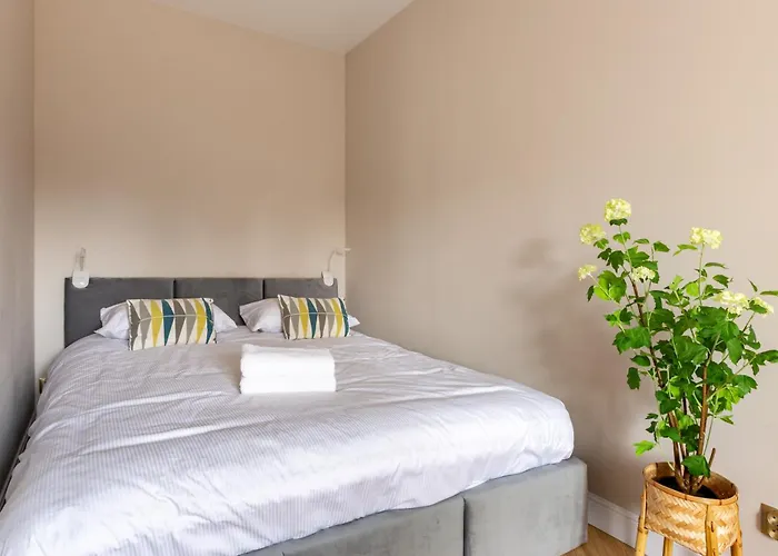 Nowy Port Deluxe By Bookinghost