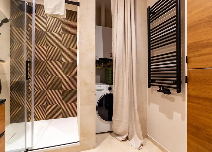 Nowy Port Deluxe By Bookinghost *