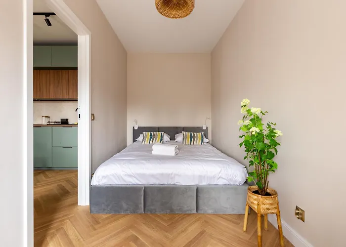 Nowy Port Deluxe By Bookinghost